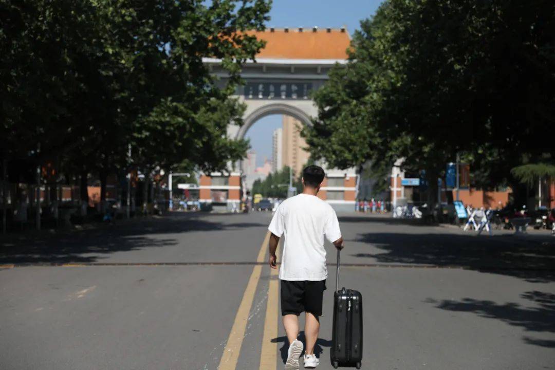 启程河南大学生们放假回家啦