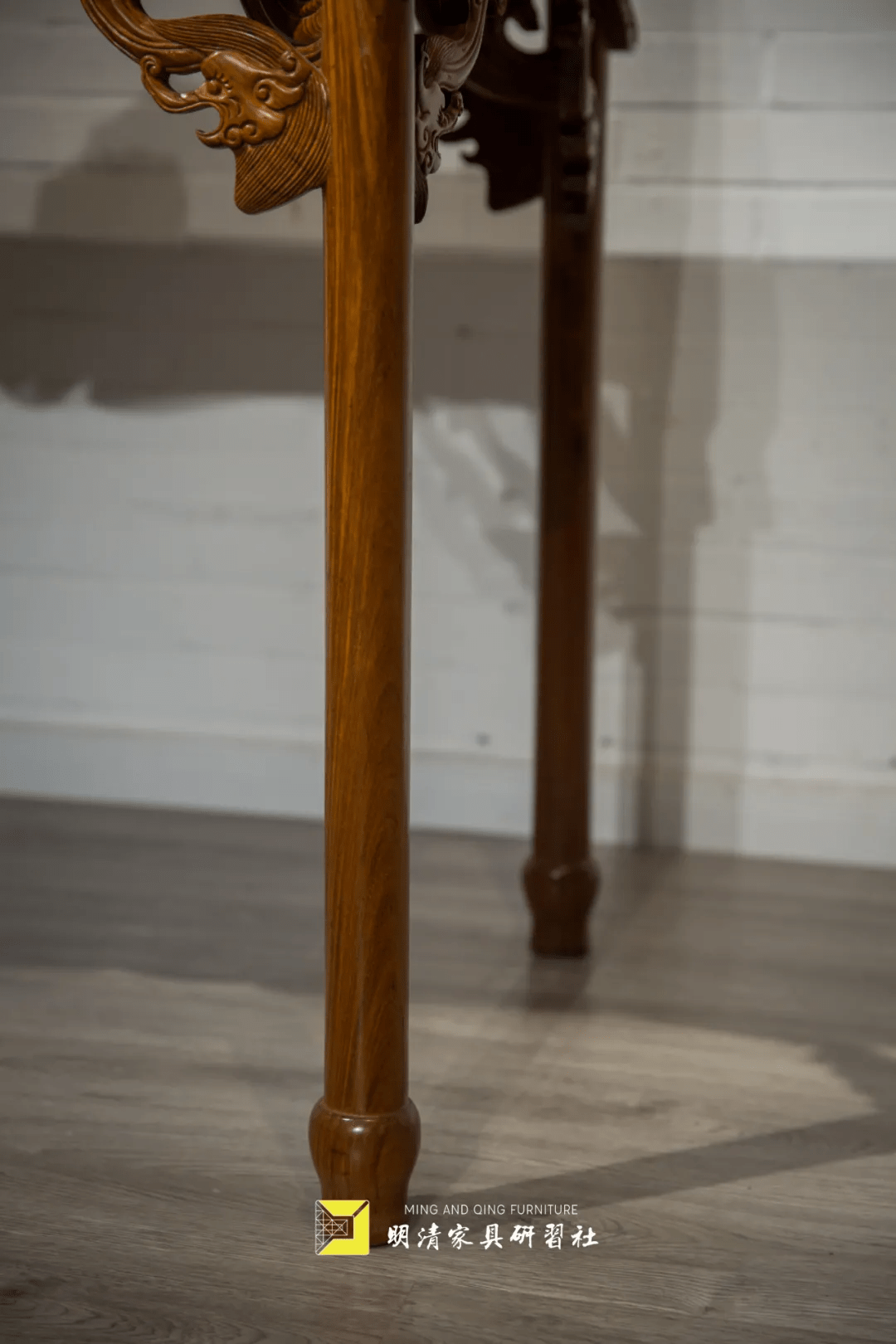 黄花梨展腿双凤朝阳半桌_家具