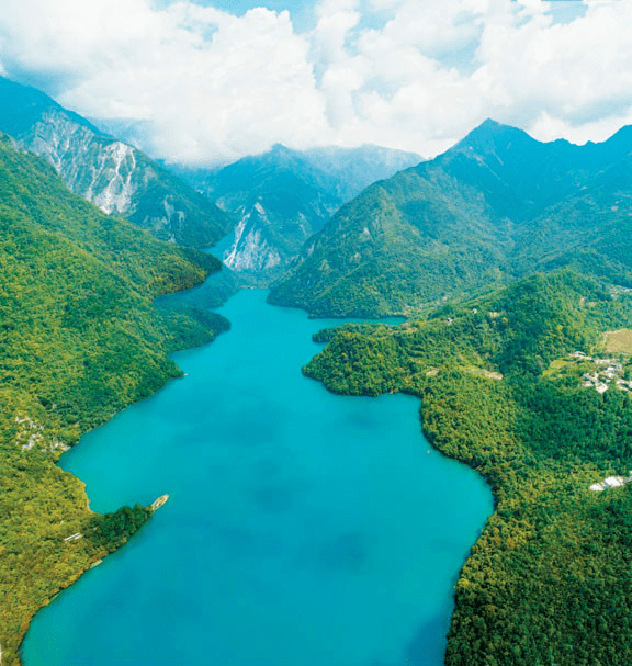 文县天池是一处集高山湖泊