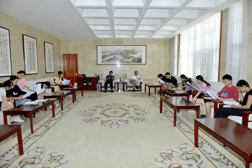 总政话剧团一级编导田甬为晋冀鲁豫烈士陵园初心剧社演职人员授课