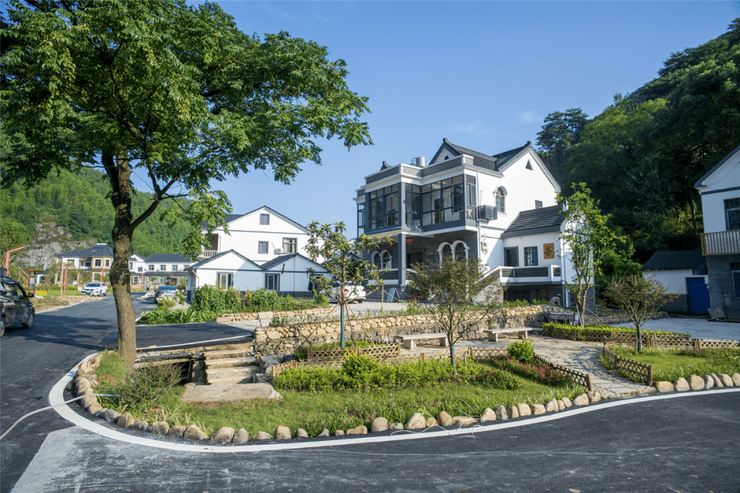 学党史办实事解难题百丈泗溪村以红色宣教中心为阵地打开农村垃圾分类