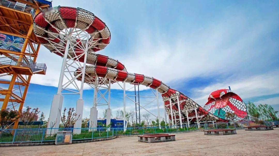 日光浴,在这里与浪花共舞迷人的夏天,迷人的水上乐园在河之洲水上乐园