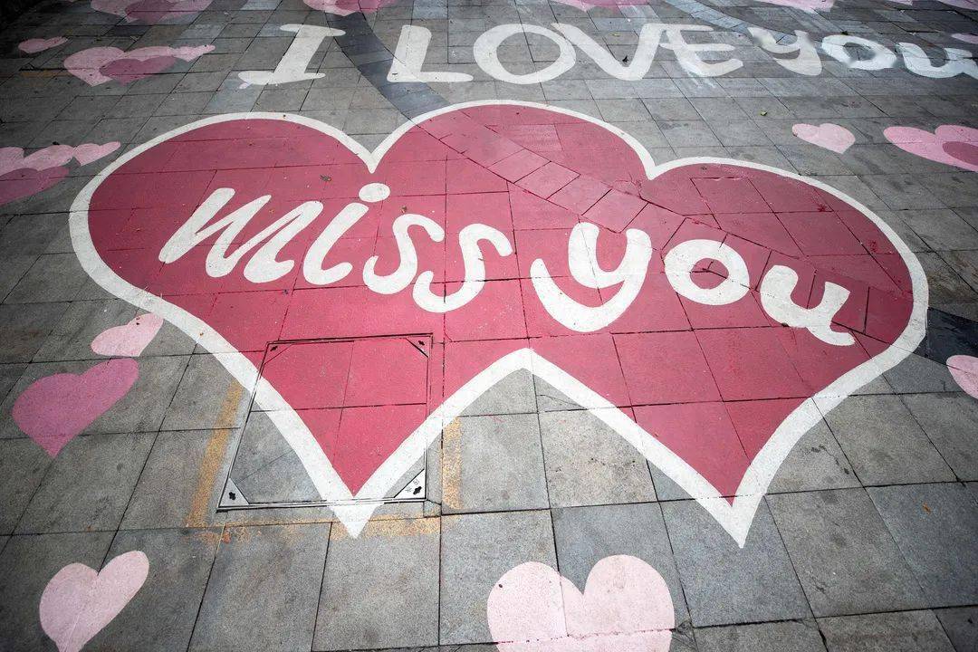 快来打卡洪崖洞旁有条超浪漫的爱心马路