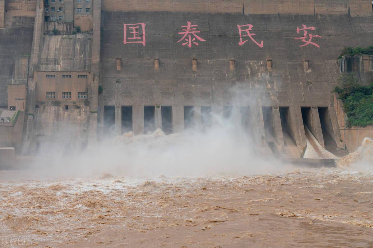 黄河挺住郑州遇特大暴雨一天降雨552毫米黄河会决堤吗