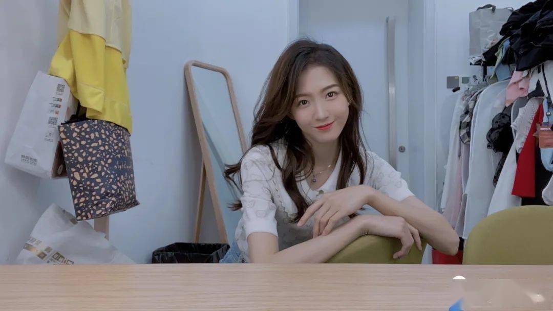 腾讯nba女主持雪儿发微博庆祝_体育