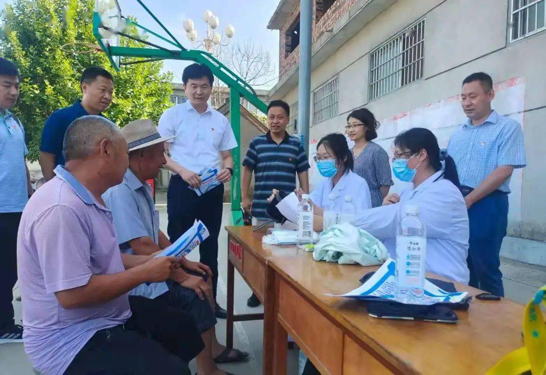 7月19日,徐杰一行赴临沂市河东区亭子头村文化服务中心广场,慰问康复