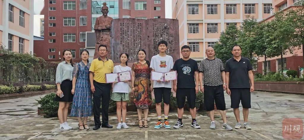太棒了大凉山深处这所中学今年再次考出清华学生