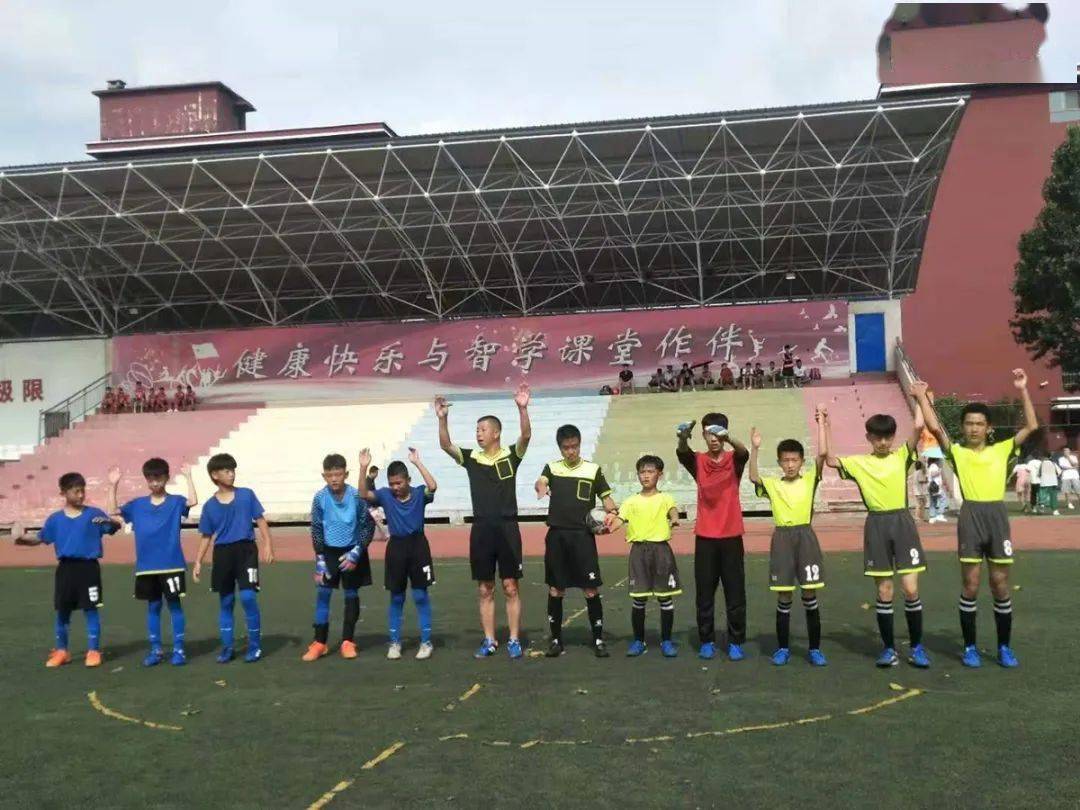 榆社东升小学男女足球队在市足球联赛中双双夺得好成绩!_赵兵