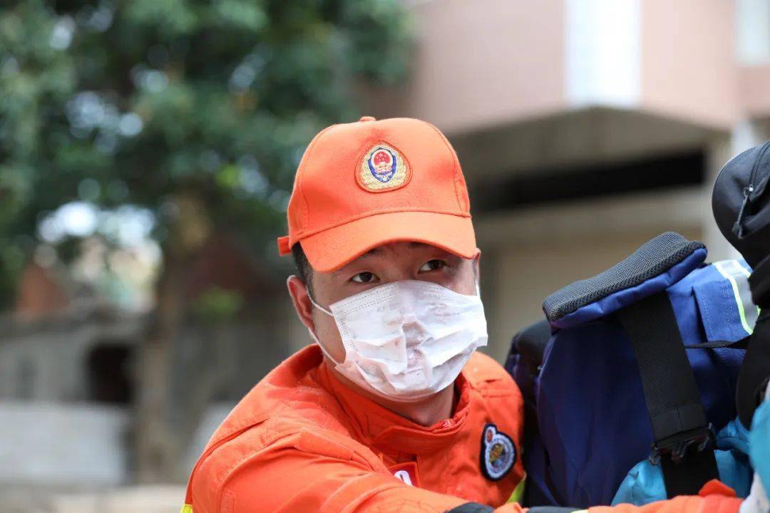 来自1200公里的特殊"请战书"_陈帅