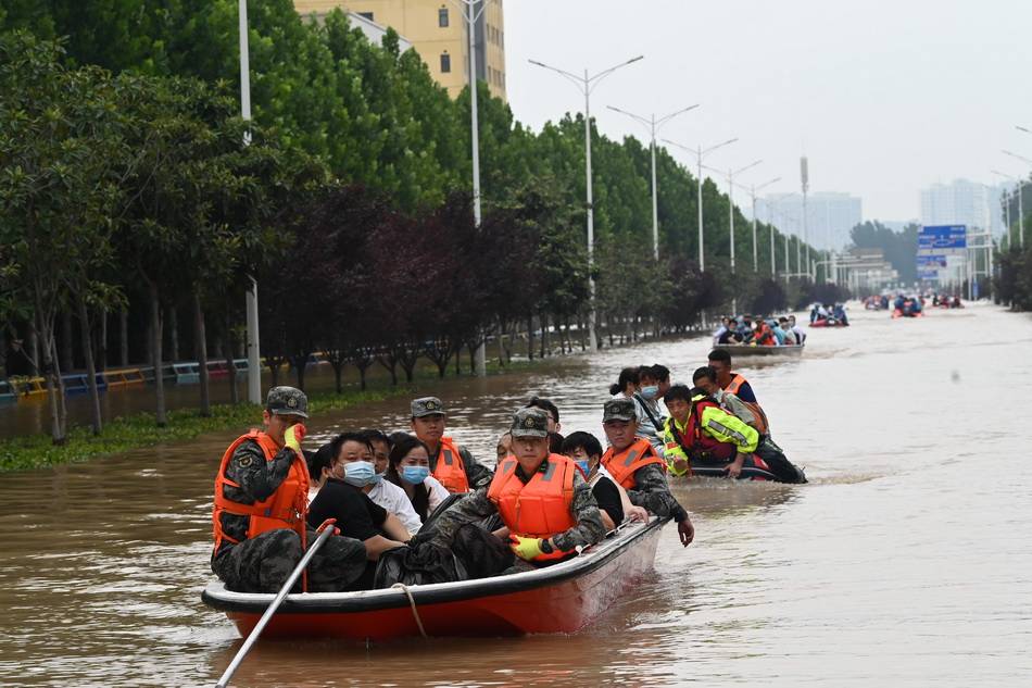 2021年7月22日,郑州市中牟县永顺路,救援现场秩序较好