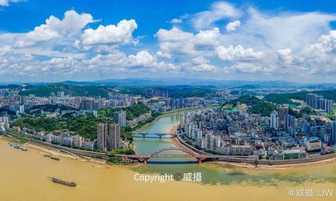让不少梧州人在惊叹的同时又纷纷感慨全新视角的梧州航拍图片到朋友圈