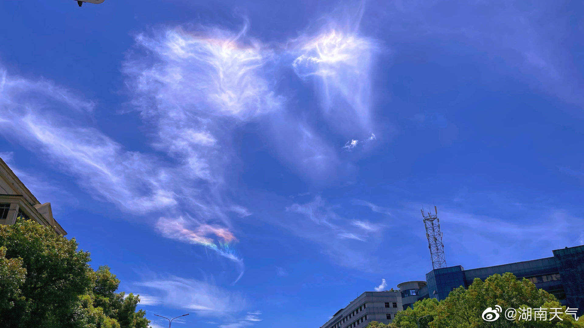 湖南天空出现七彩祥云快看看你的意中人来了吗