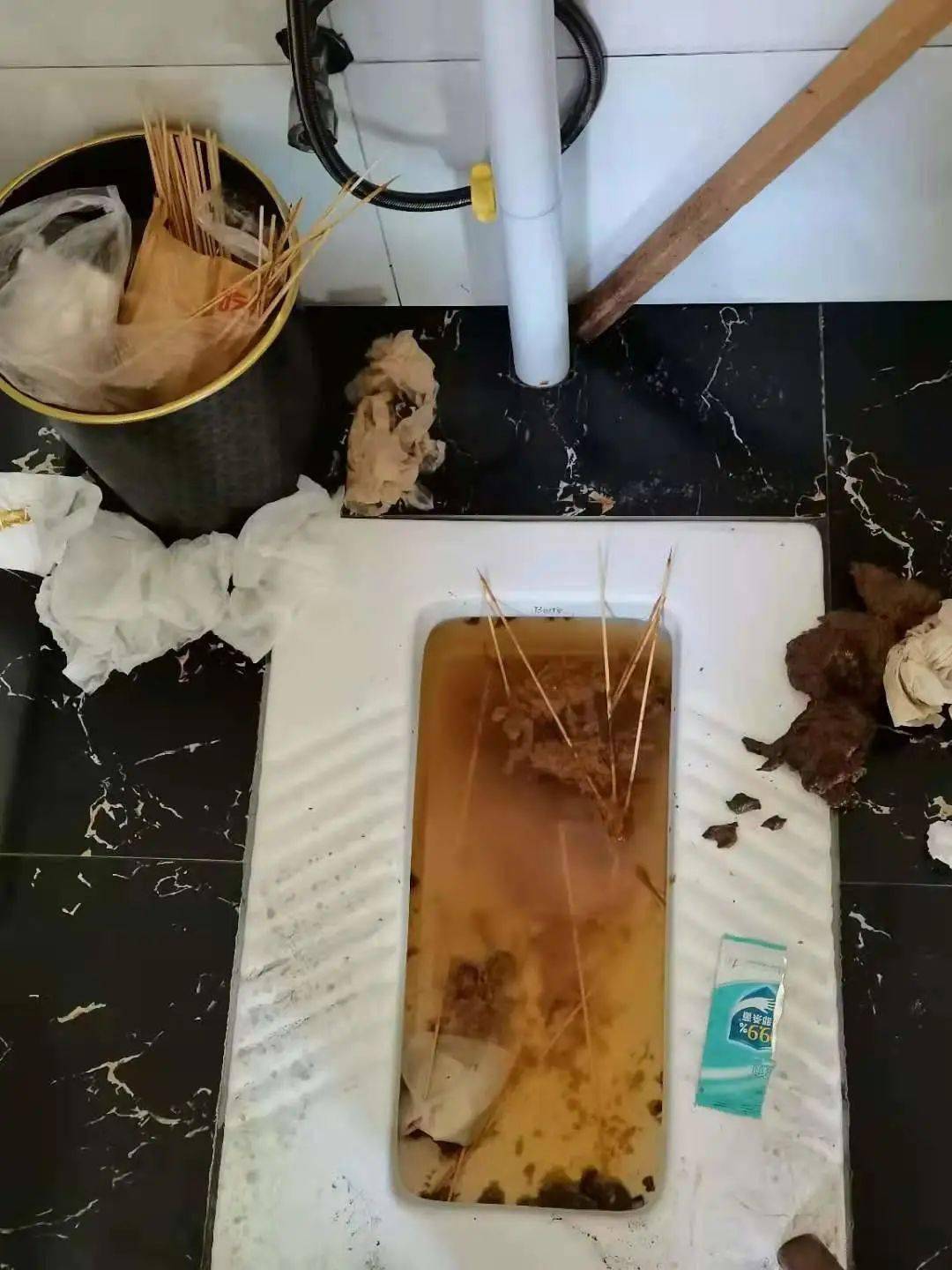 公厕"不文明行为",你有吗?