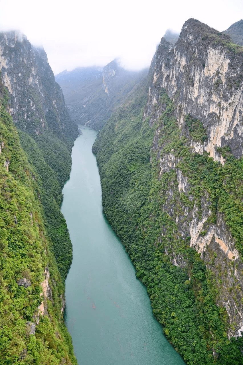 中国惊现绝美死亡公路被称为人类奇迹一路高山峡谷