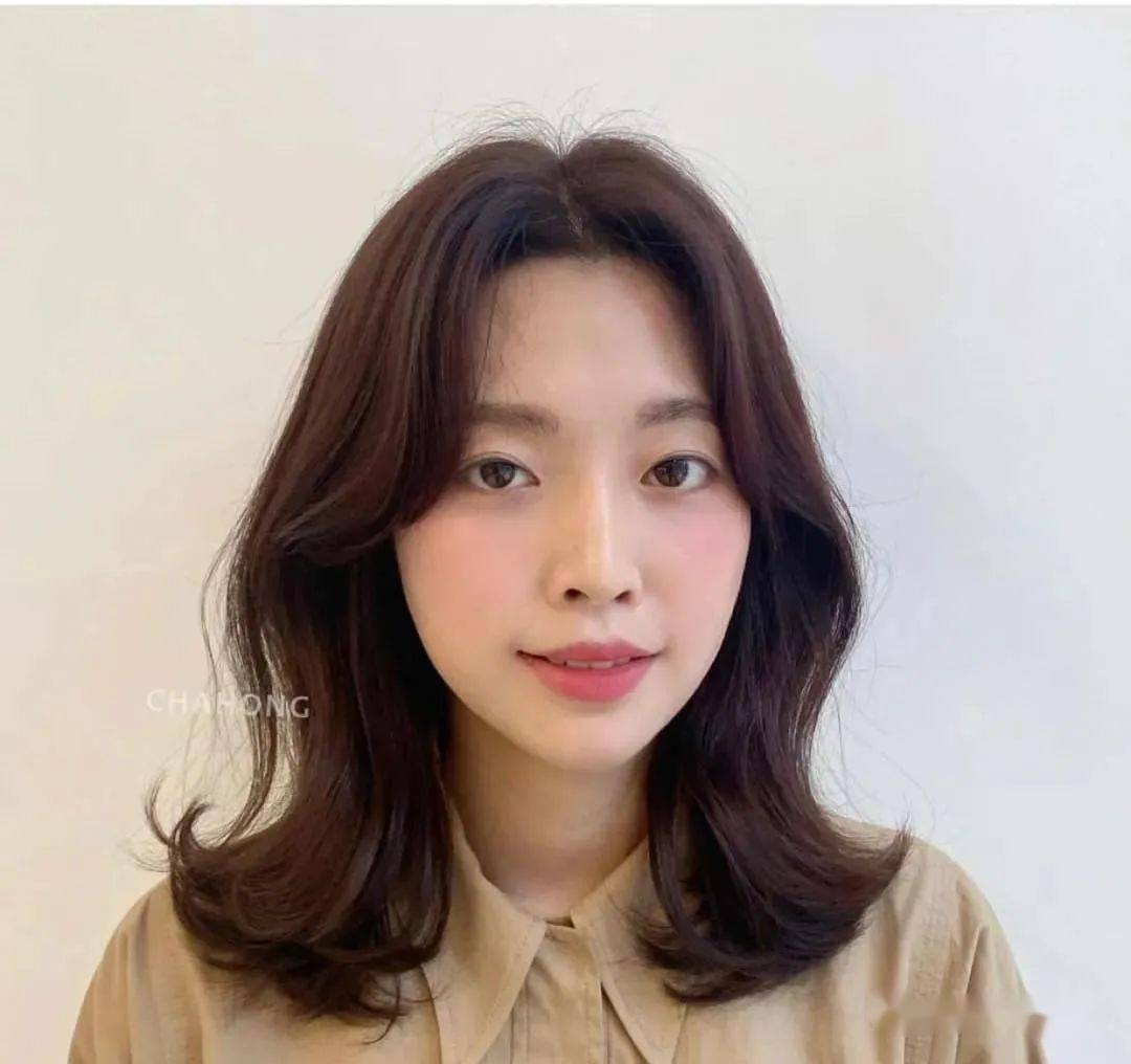 宝藏女孩的齐肩烫短发