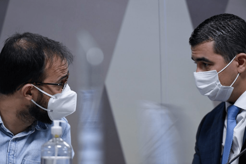 疫苗困局下的巴西总统就是一只吼猴