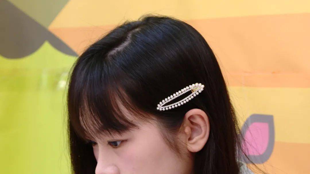 发卡这样戴发型蓬松又好看