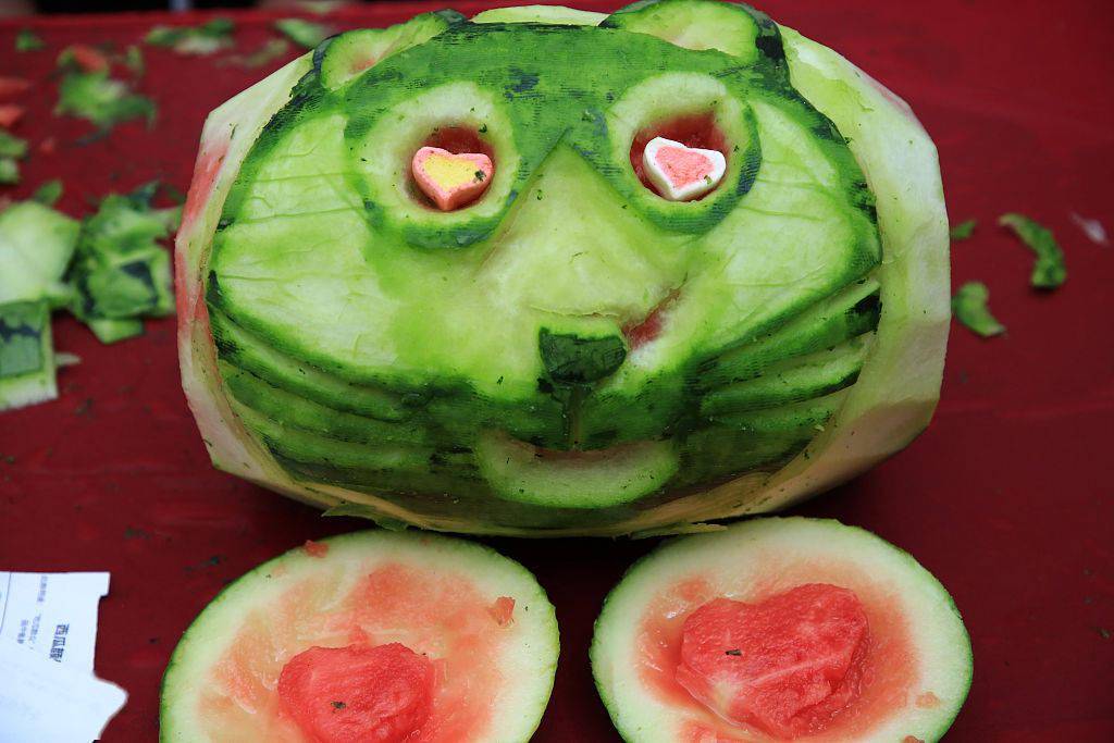 又大又圆的西瓜,转眼就变得造型百变起来.