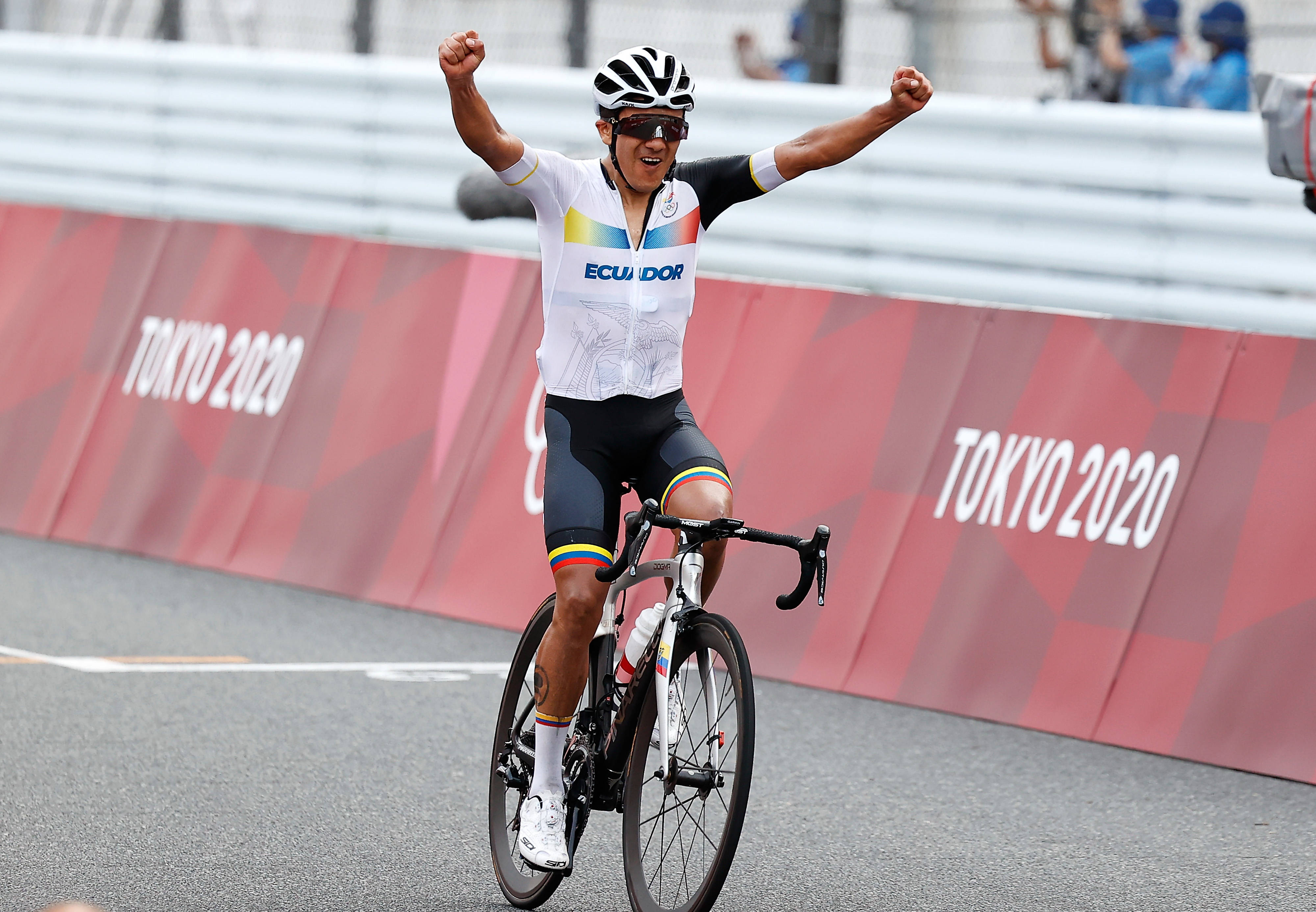 公路自行车——厄瓜多尔选手获男子公路自行车赛冠军