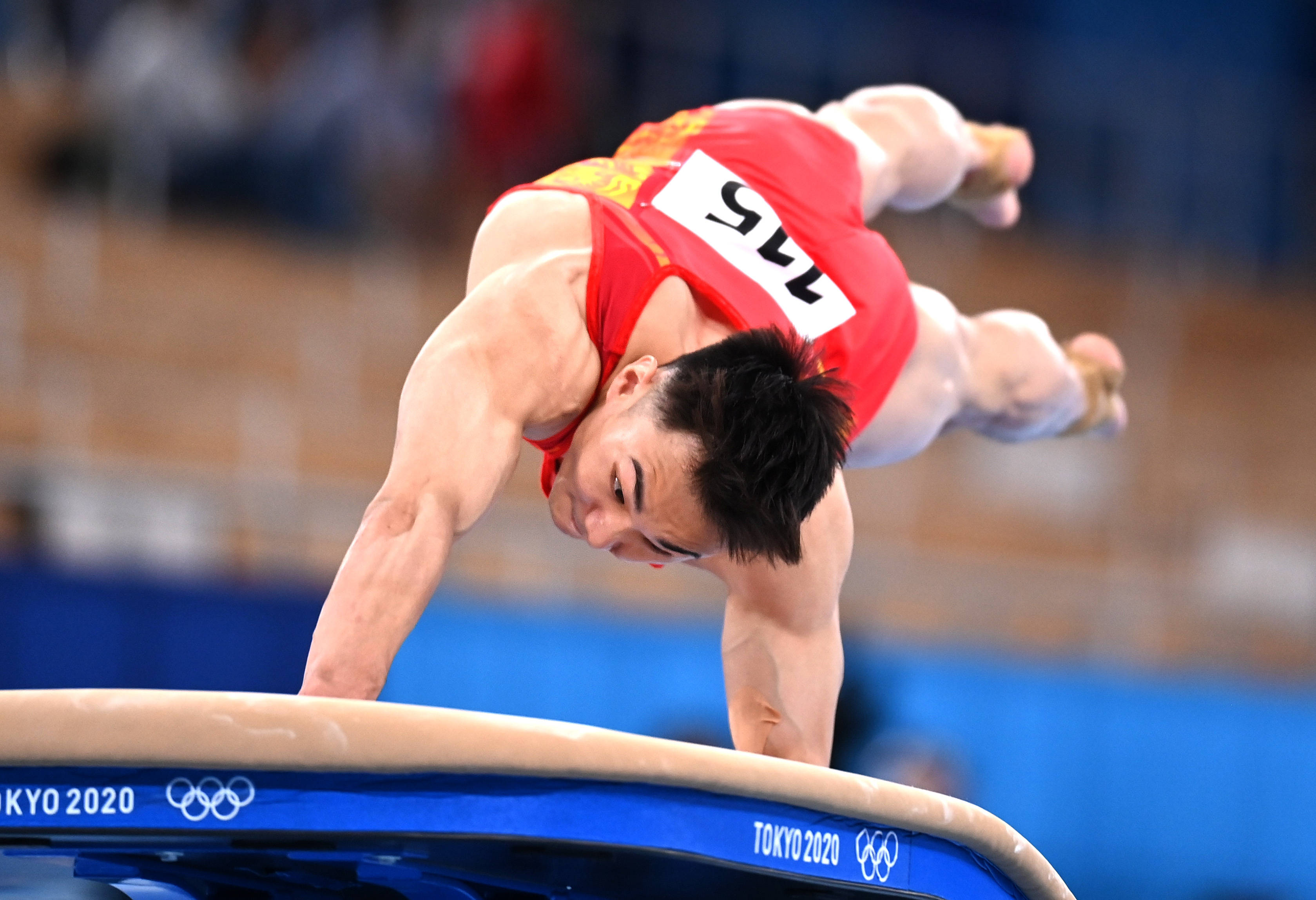 体操——中国队参加男子资格赛