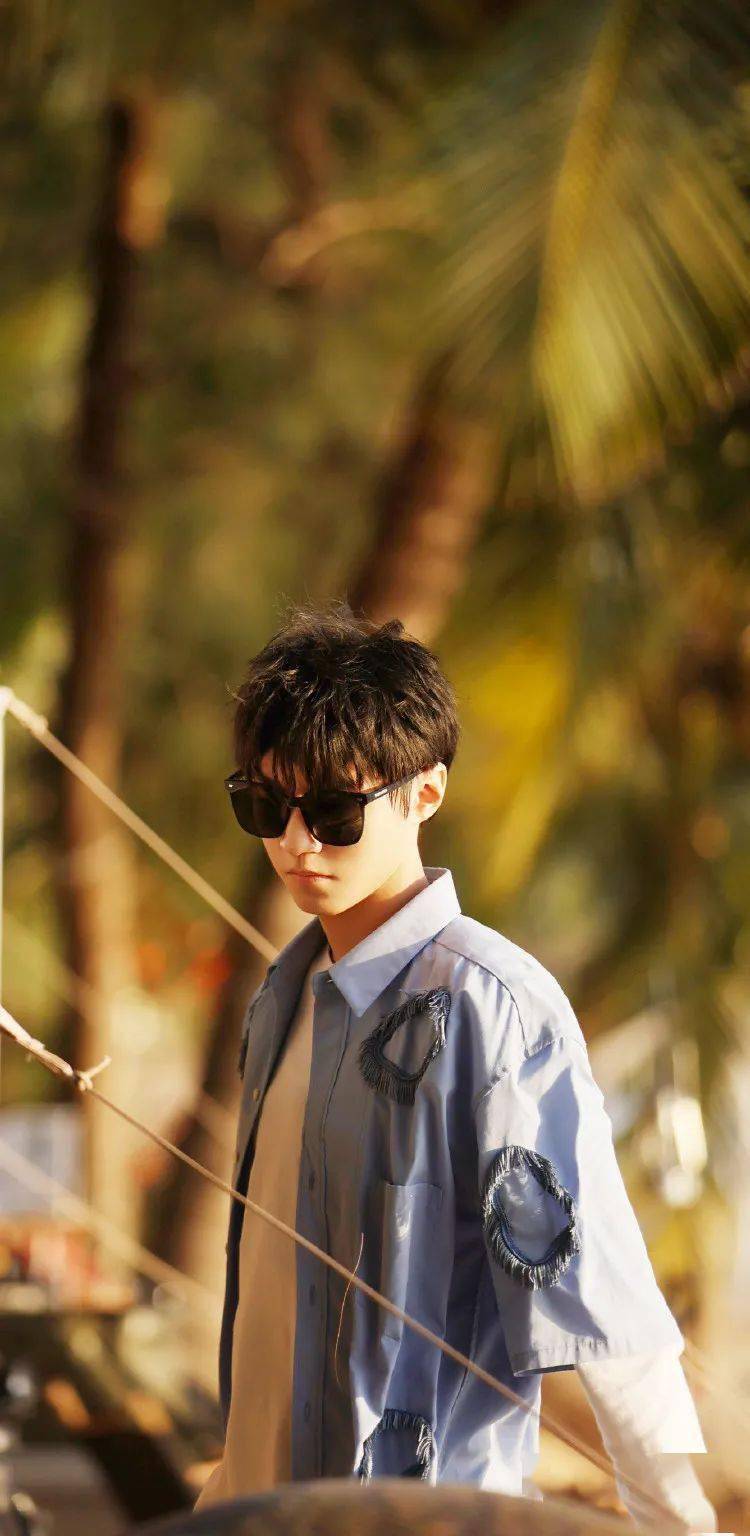 明星壁纸王俊凯