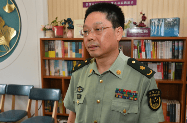 于逸飞父亲于父说,"逸飞出身医生世家,作为军人后代,他就应该去做这件