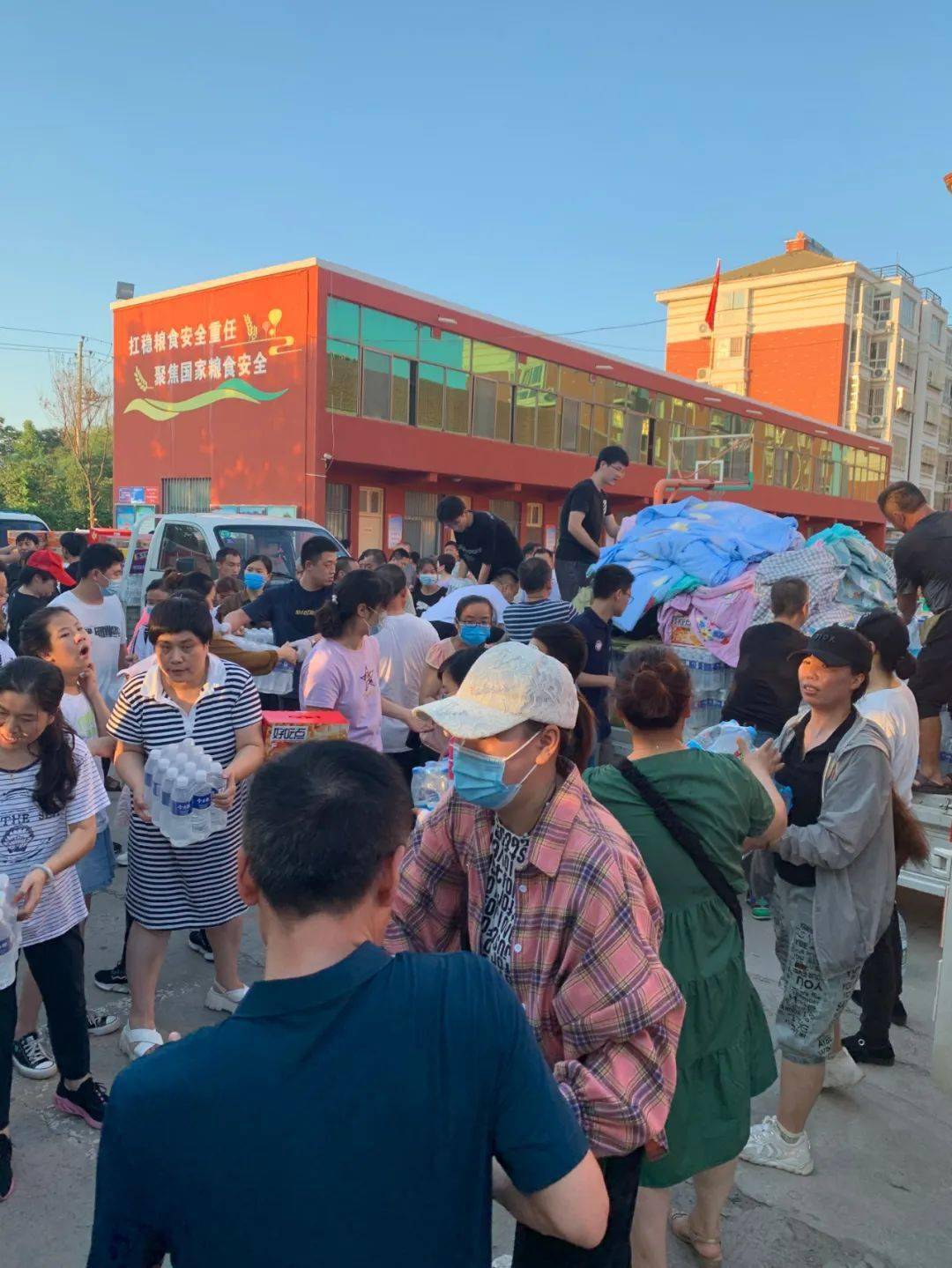抗洪救灾民盟在行动