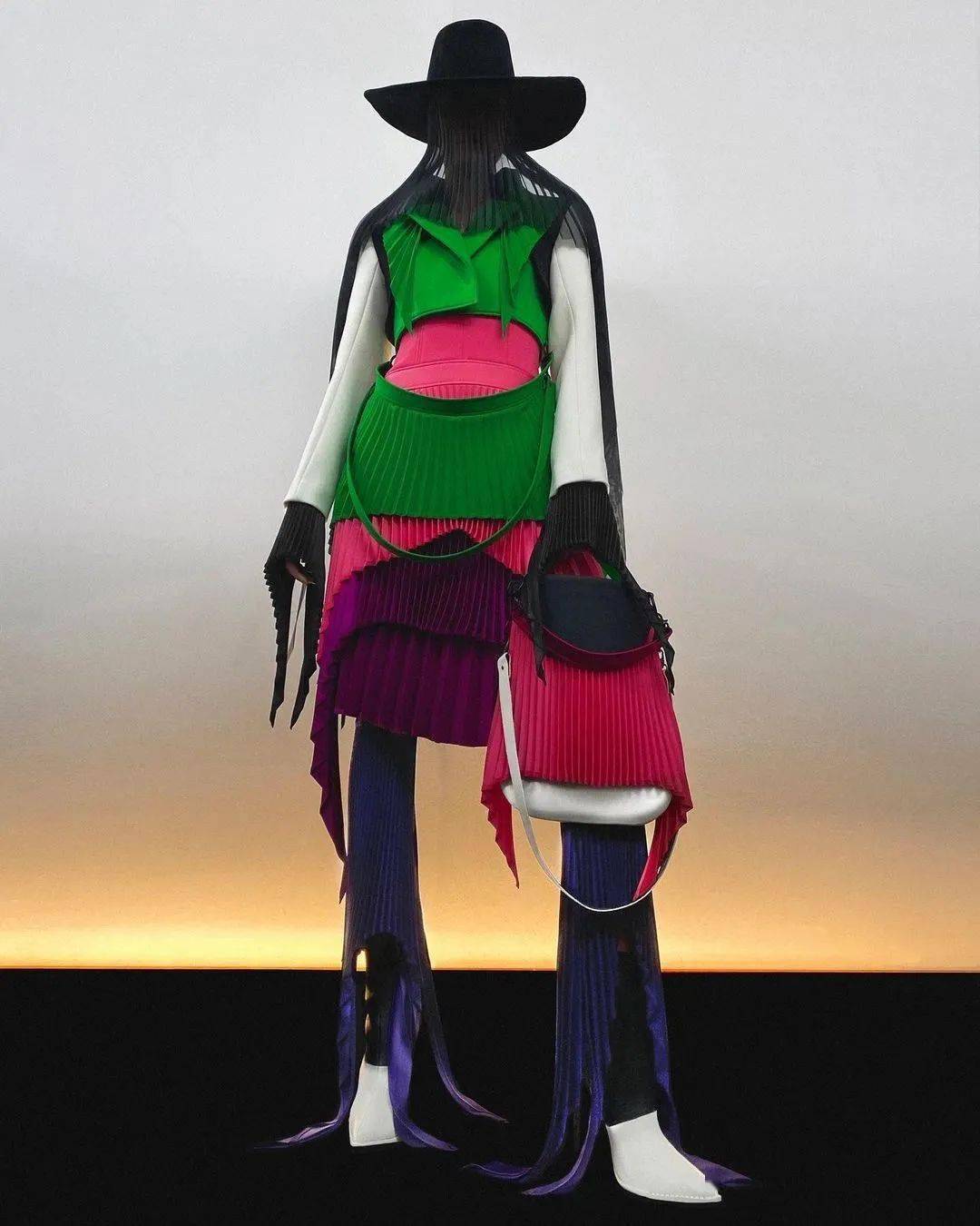 服装|灵感元素｜源自燕子的浪漫设计