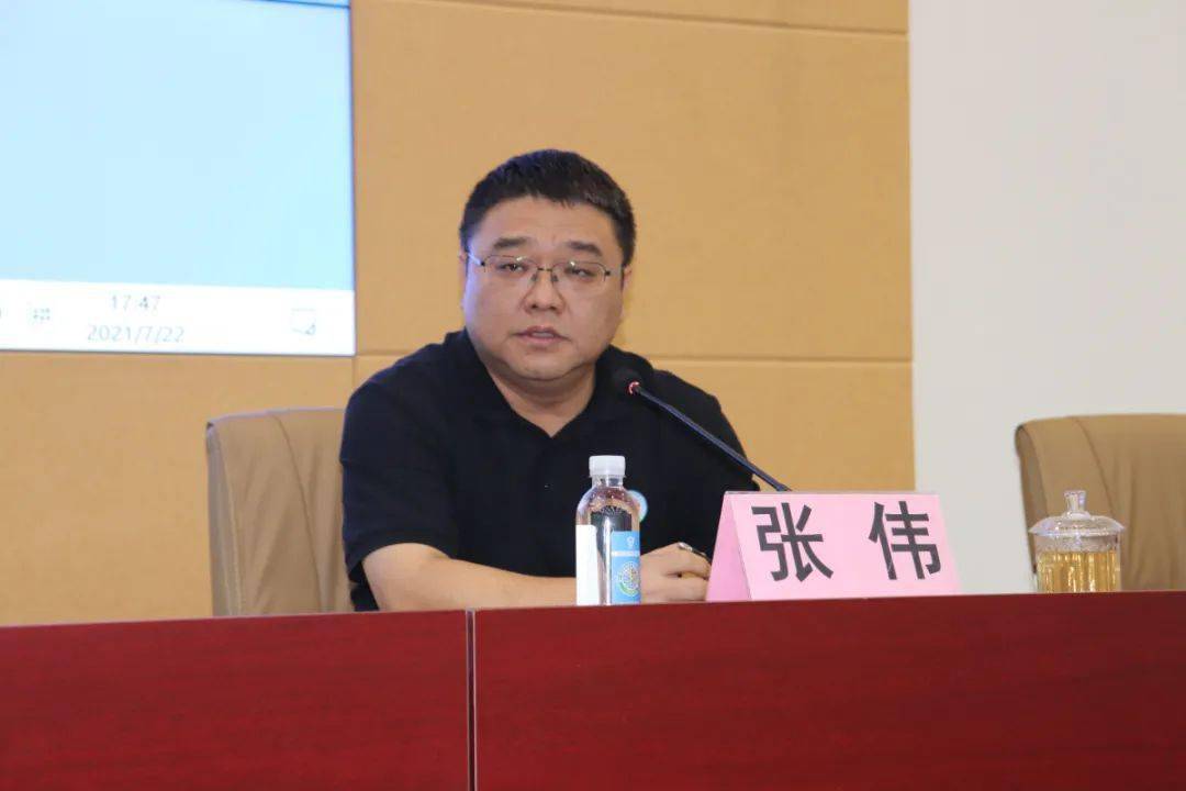 培训会上,区普查办常务副主任,应急办副主任张伟作开班动员讲话,封光