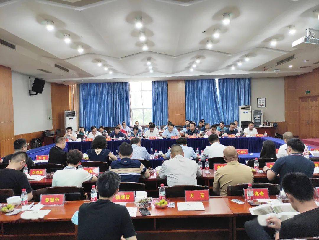 松桃苗族自治县招商引资座谈会召开