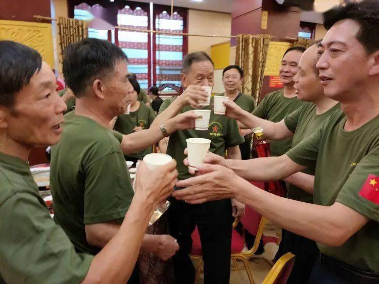 130名铁道兵老战友相聚洪江重温激情岁月