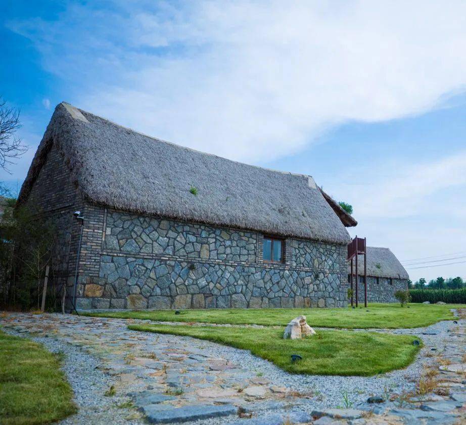 潮汐公社欢乐赶海周当海草房遇上赶海周威海这个小村再也藏不住了