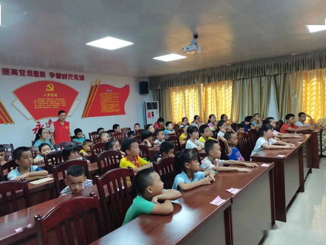 关爱未成年人祥和社区暑期公益课堂风采