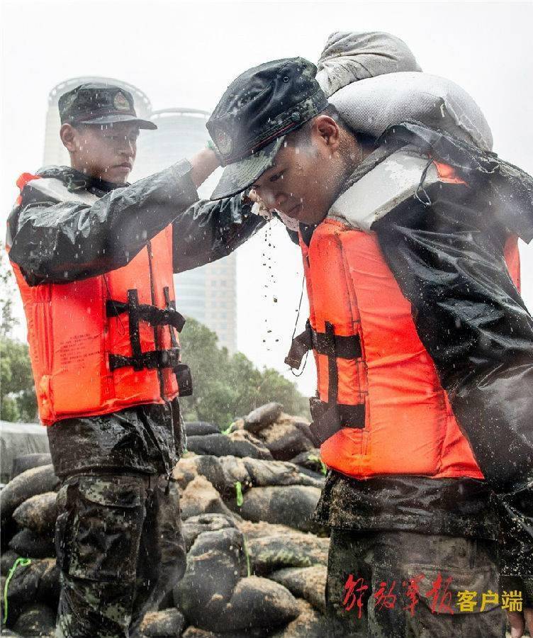 "烟花"来袭,武警宁波支队官兵火速赶赴一线
