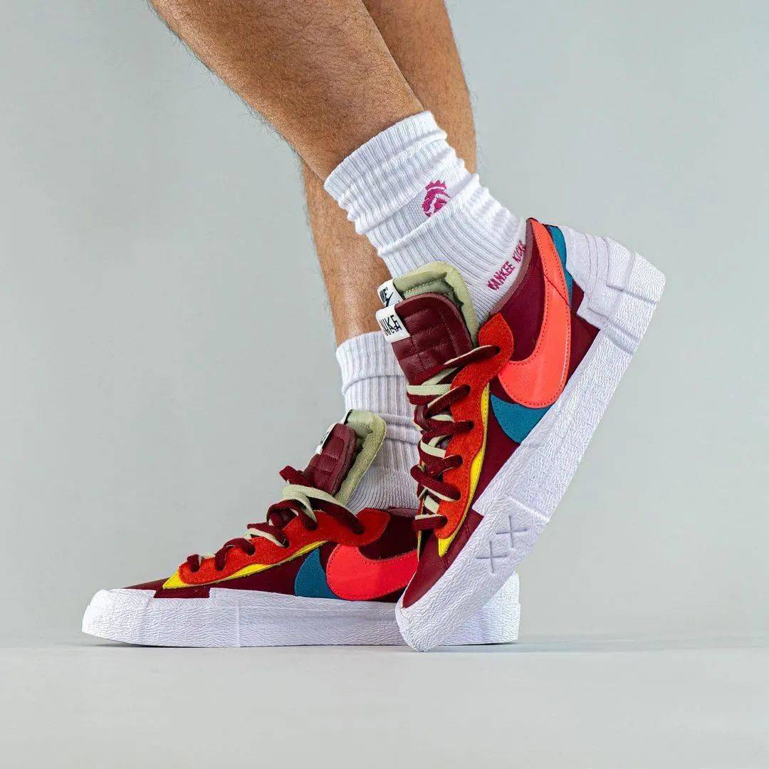 鞋舌|发售倒计时！sacai x KAWS x Nike 上脚新图曝光！