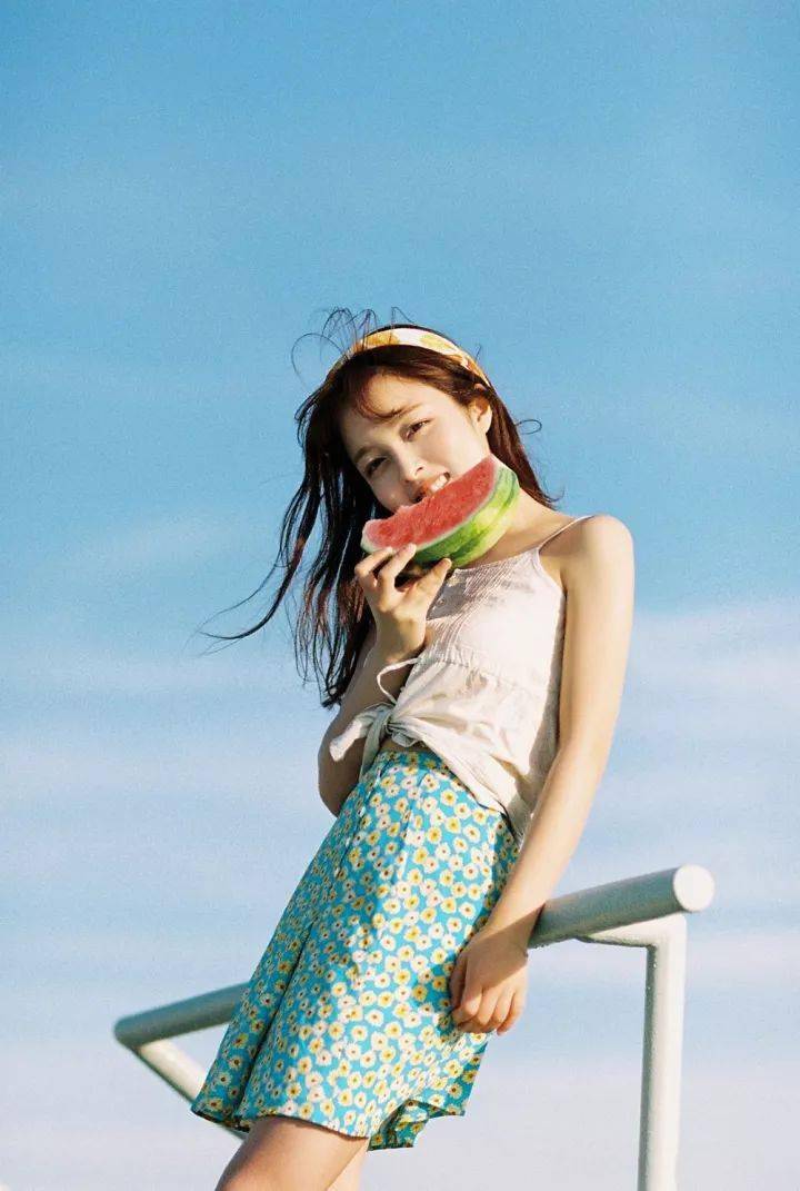 低角度 仰拍,人像摄影魅力不可挡!