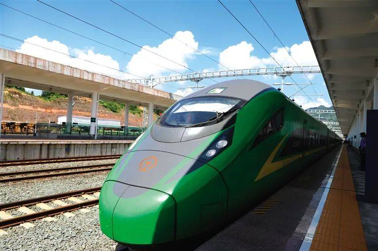 到濯水古镇神龟峡更方便了渝怀铁路动车组11趟列车经停黔江站