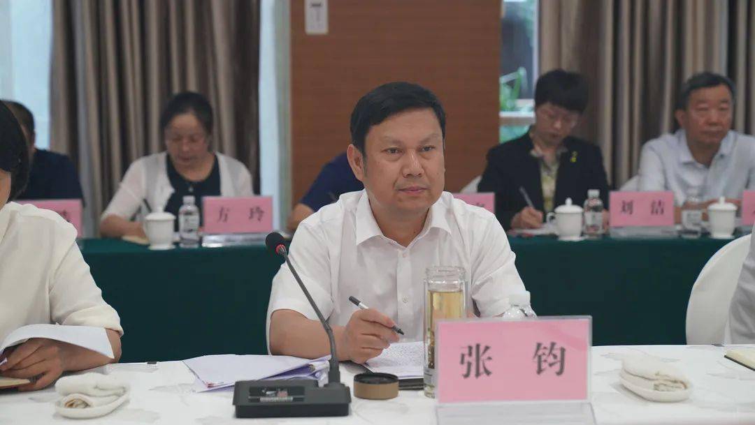 督导组副组长普赵辉,赵彪和督导组成员,曲靖市孟凡兵,唐开荣,李垠乐