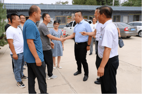 来进明深入东湾镇调研"大调研,大培训,大整治"基层