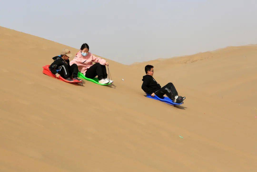 沙漠滑沙