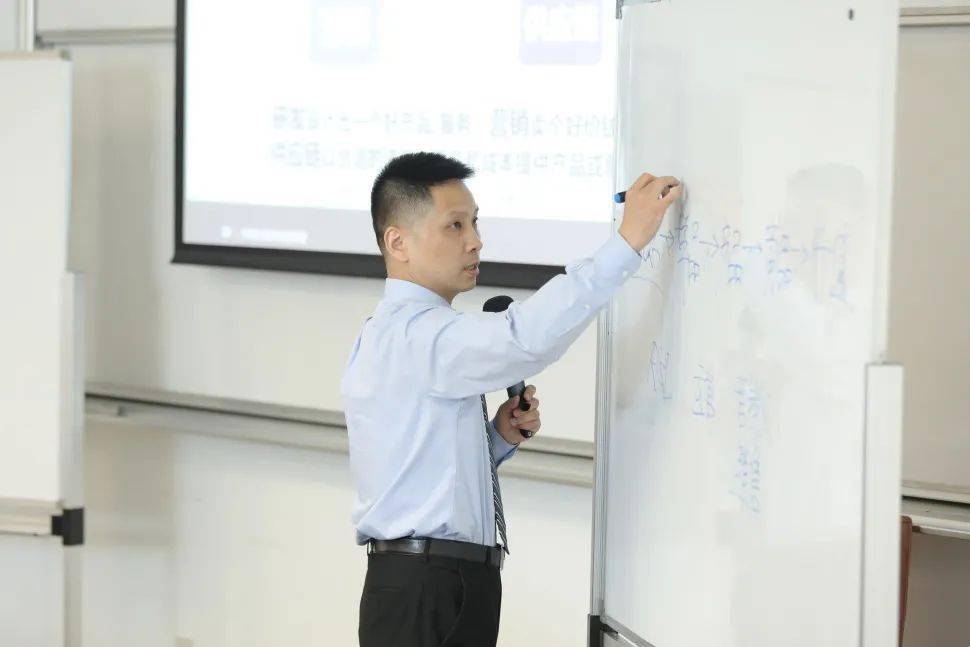 冷烟花遇上热科创快收藏这份来自课堂的真知灼见复旦科创领袖营