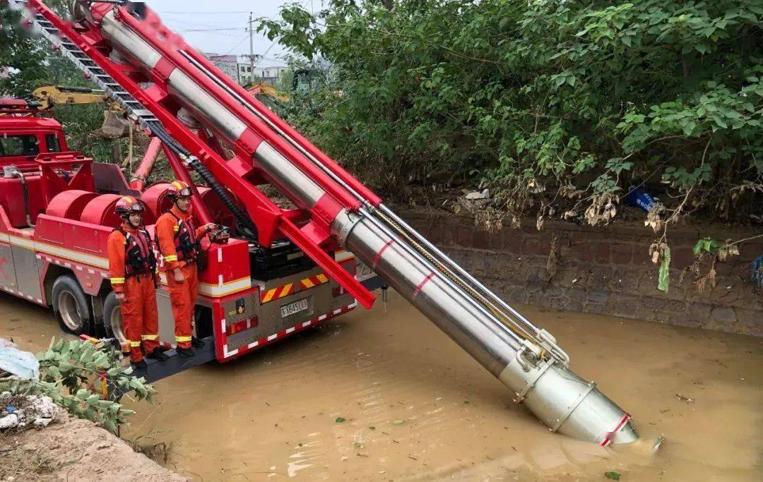 豫见不仅是消防员在河南参战的还有龙吸水大水牛