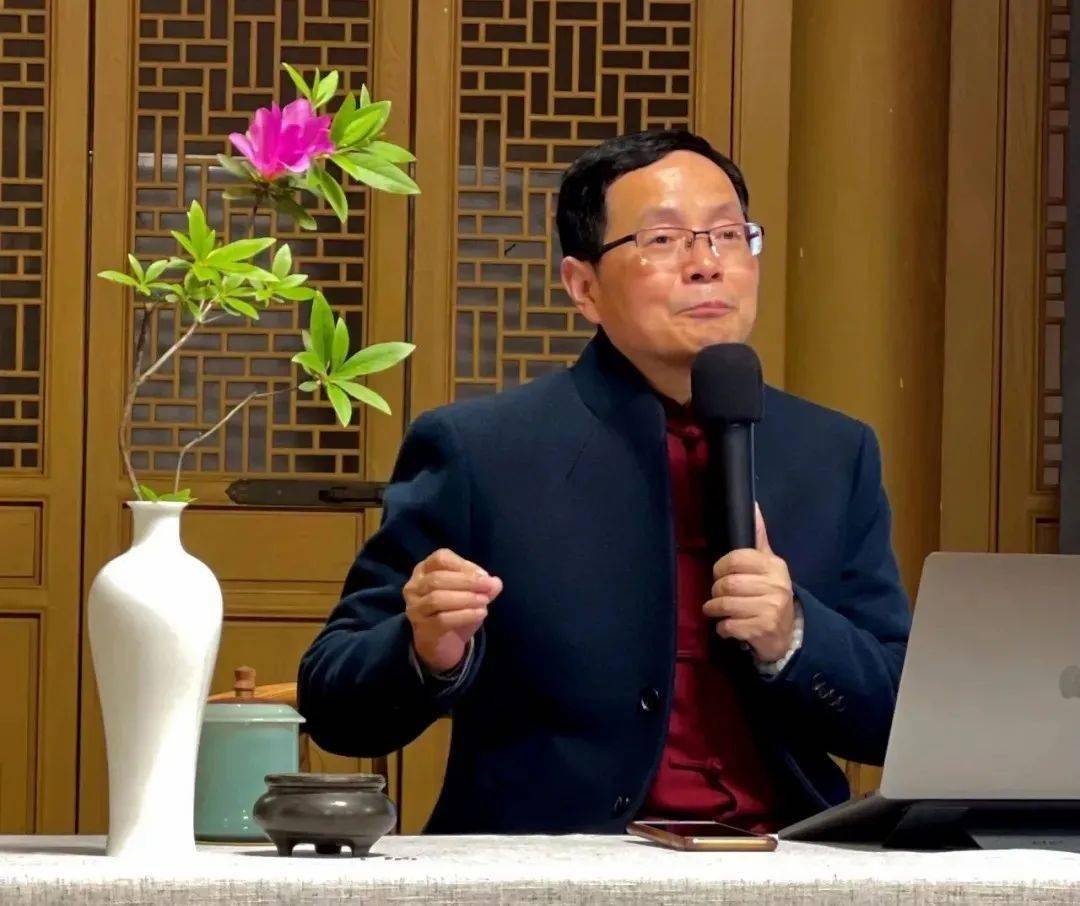 邓新文 杭州师范大学国学院副院长邓新文从新时代所提倡的文化自信