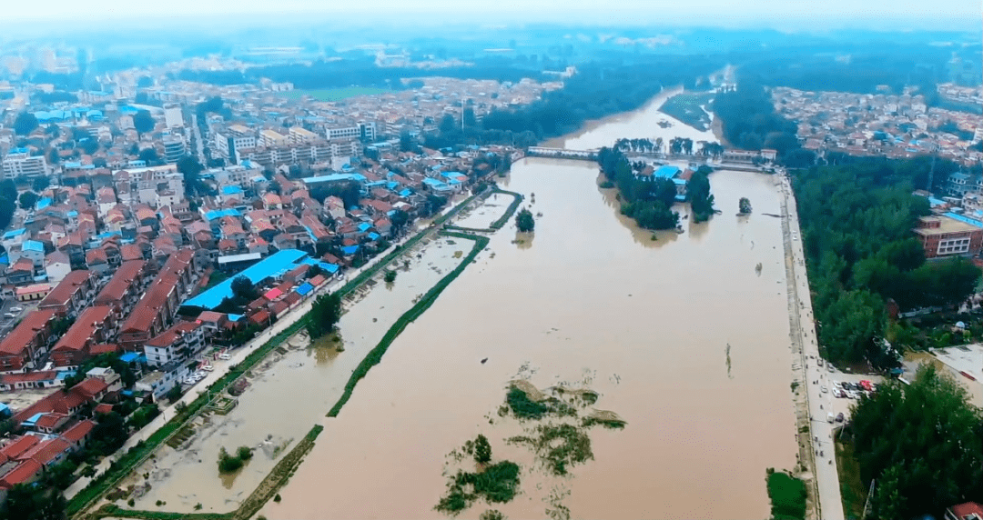 连日来,我省贾鲁河流域发生流域性大洪水,扶沟县作为洪水过境区域