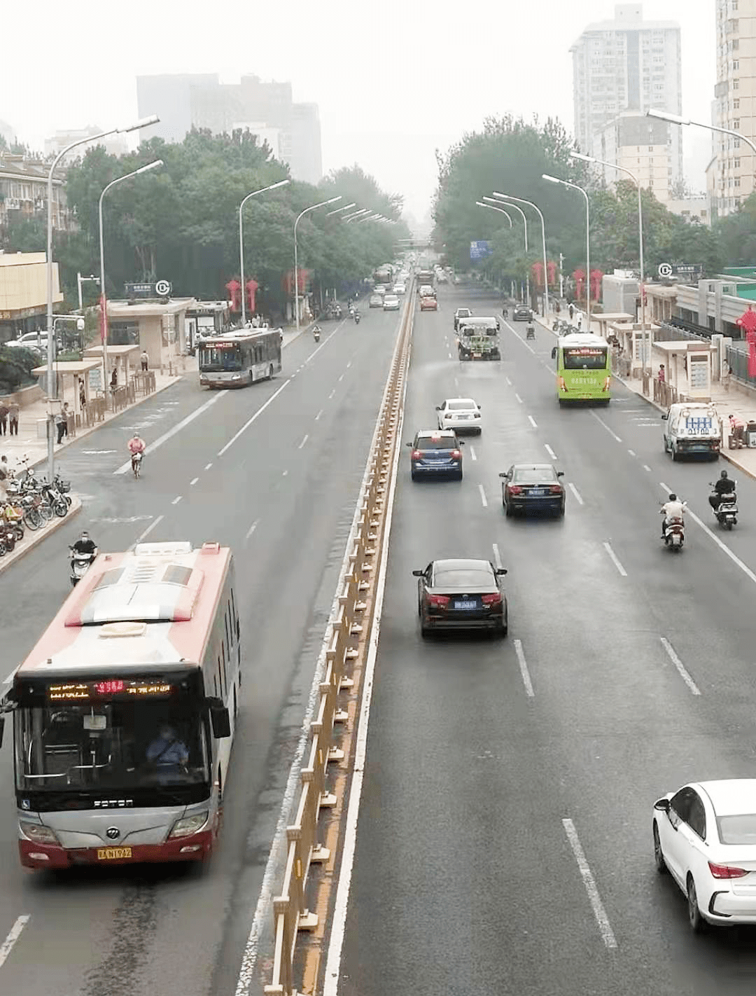 为改善长安街延长线交通环境,石景山段(玉泉路至古城大街)南北两侧