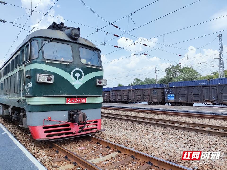 红网时刻记者 张兴莎 郴州报道 白石渡火车站,位于湖南省郴州市宜章县