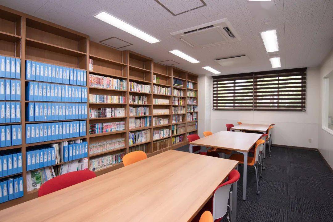 1,设置特色升学班级(大学,大学院)2,设置就业班级3,班主任负责升学