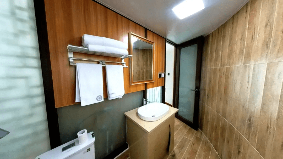 蒙古包有情侣房,标准间,大床房,亲子房等,均配有无线网,空调,独立卫生