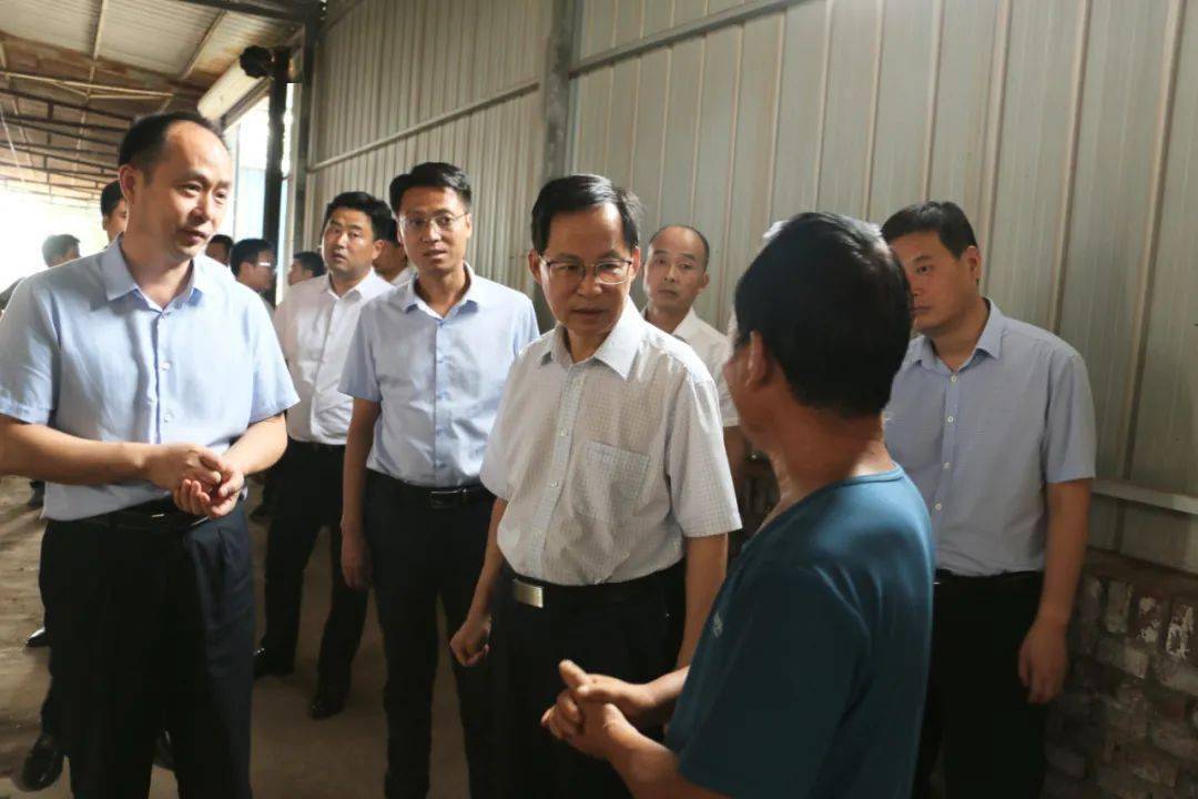 武功苏坊镇周营村魏井锋谁认识县委书记田一泓亲自送去慰问金和慰问品