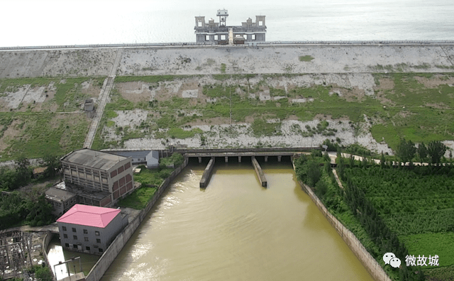 關閉嶽城水庫洩洪閘,減輕運河等河流防洪壓力